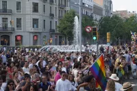 6889e2f353856_sara013