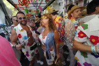 6889e2f354c3a_sara178