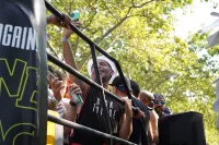 6889e2f353909_sara019