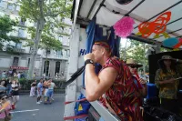 6889e2f354167_sara086