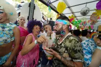 6889e2f354878_sara146