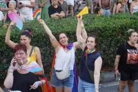 6889e2f354d2a_sara186