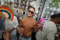 6889e2f354697_sara130