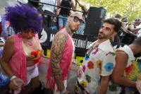 6889e2f354077_sara078