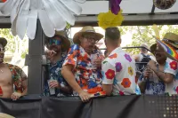 6889e2f3547c5_sara140