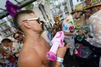 6889e2f354239_sara093