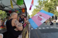 6889e2f354293_sara096