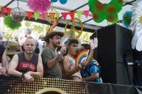 6889e2f353bb7_sara042