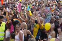 6889e2f353761_sara005