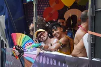 6889e2f35412b_sara084