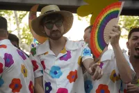 6889e2f353f2d_sara067