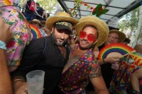 6889e2f354c1c_sara177