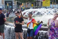 6889e2f354769_sara137