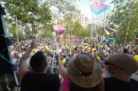 6889e2f354000_sara074