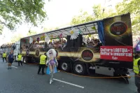 6889e2f354ab2_sara165