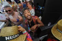 6889e2f353b99_sara041