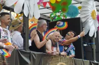 6889e2f353eb7_sara064