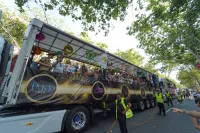 6889e2f353838_sara012