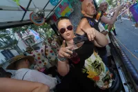 6889e2f353819_sara011