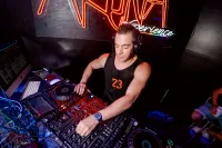 6889e3884f5c3_sara095