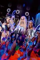 6981cd001d45f_sara033