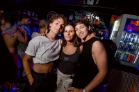 6889e3885048b_sara136