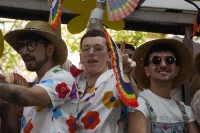 6889e2f35490d_sara151