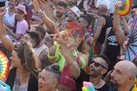 6889e2f354bc1_sara174