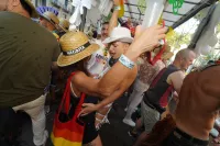 6889e2f354258_sara094